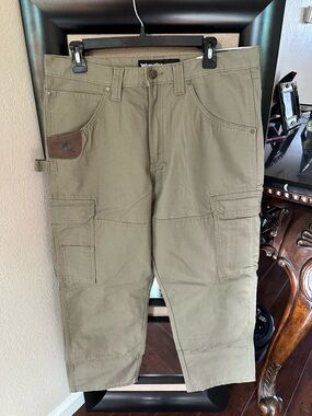 Wrangler Men's Olive/Tan Cargo Pants with Utility Pockets